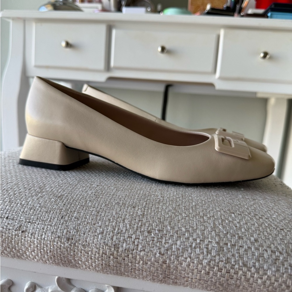 Geox New Elegant Cream Leather Block Heel Pumps